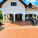 Villa Dorono House *