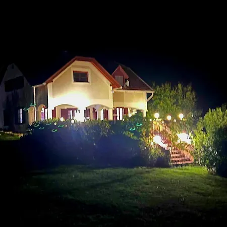 Dorono House バラトンウドヴァリ