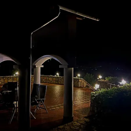 فيلة Dorono House